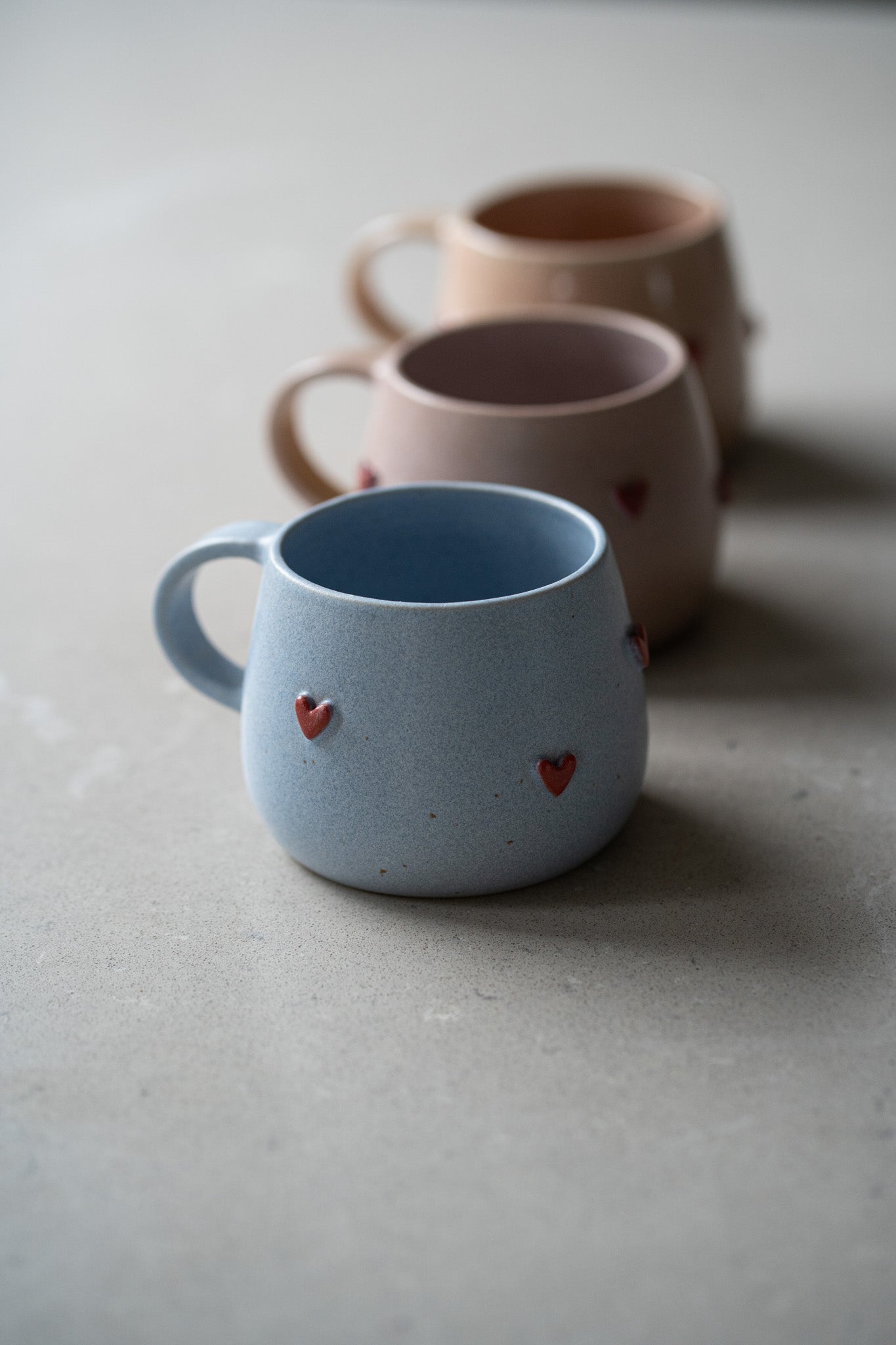 Valentinova skodelica sijoča nežno roza